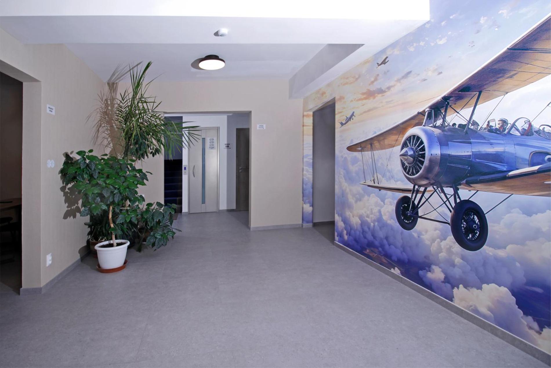 Aviator Garni Hotel Pressburg Exterior foto